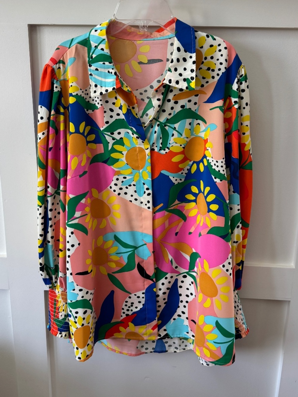 Brightly Colored V-Neck Blouse wit Balloon Sleeves